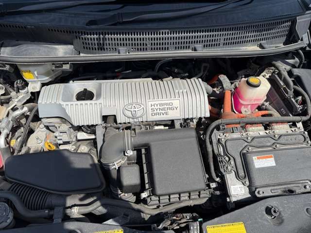 TOYOTA PRIUS ALPHA 2012 Image 31