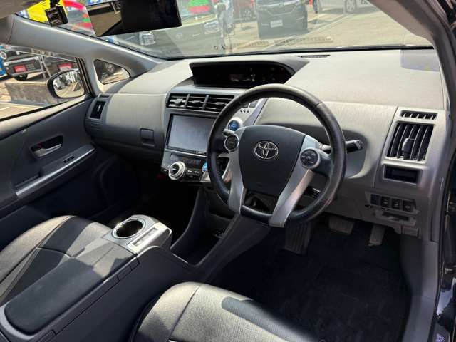 TOYOTA PRIUS ALPHA 2012 Image 31