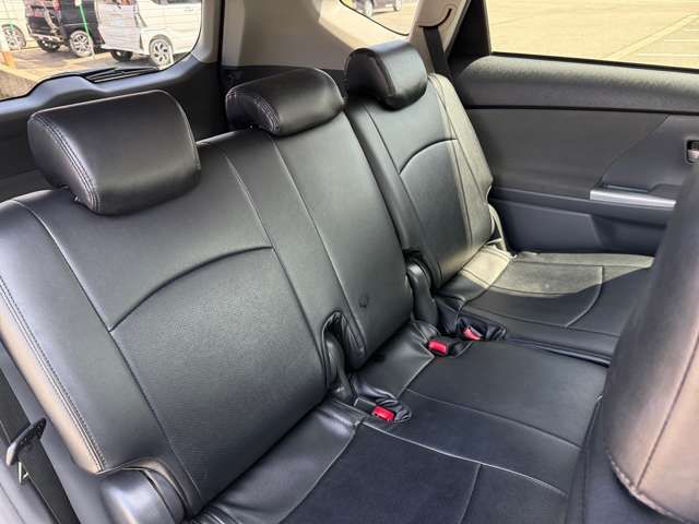 TOYOTA PRIUS ALPHA 2012 Image 31