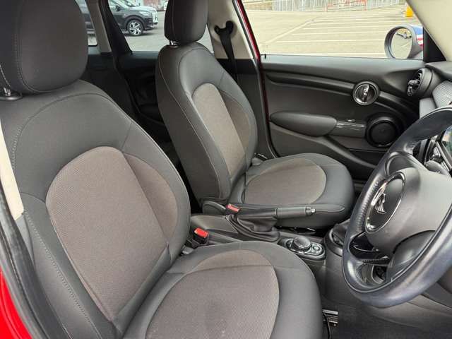 BMW MINI COOPER 5DOO 2018 Image 31