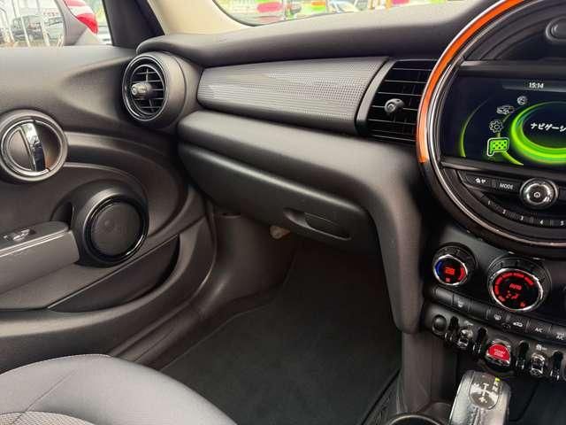 BMW MINI COOPER 5DOO 2018 Image 31