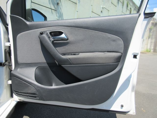 VOLKSWAGEN POLO 2011 Image 31