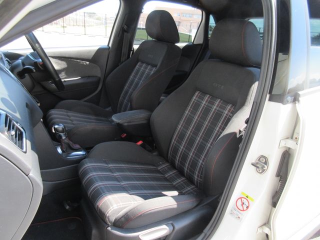 VOLKSWAGEN POLO 2011 Image 31