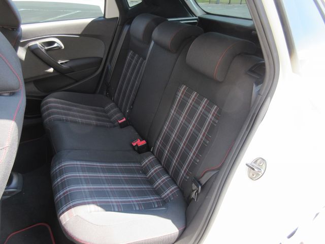 VOLKSWAGEN POLO 2011 Image 31