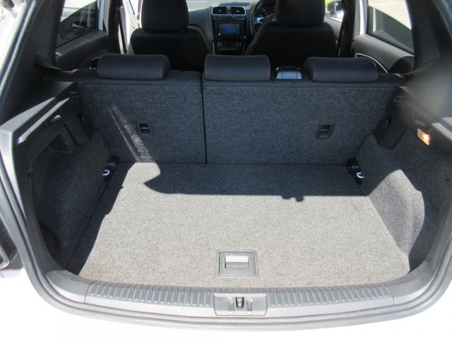 VOLKSWAGEN POLO 2011 Image 31