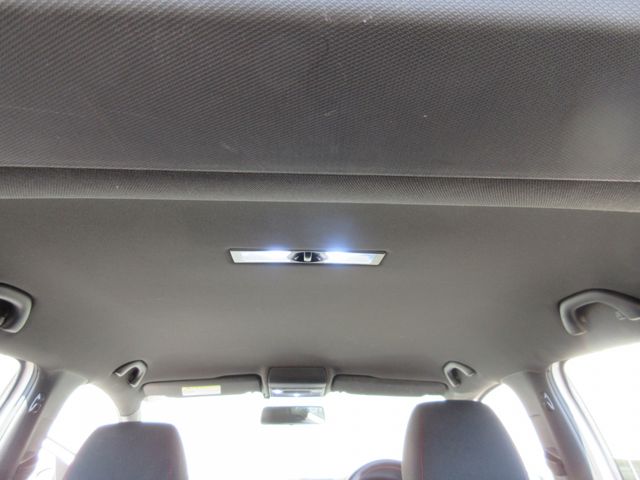 VOLKSWAGEN POLO 2011 Image 31