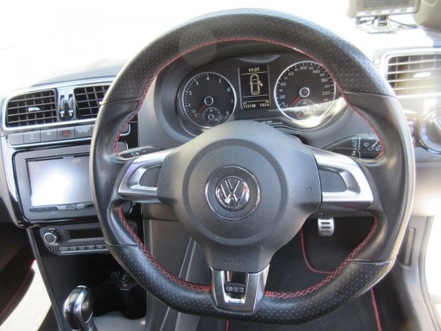 VOLKSWAGEN POLO 2011 Image 31