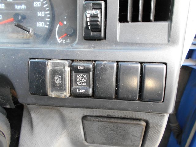 ISUZU ELF 2012 Image 31