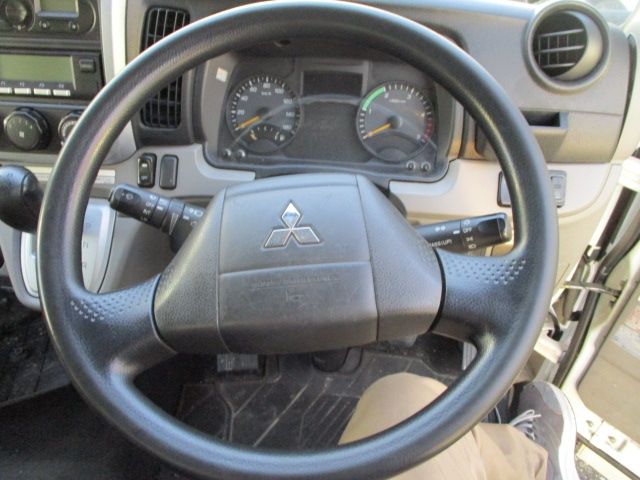 MITSUBISHI CANTER 2017 Image 31