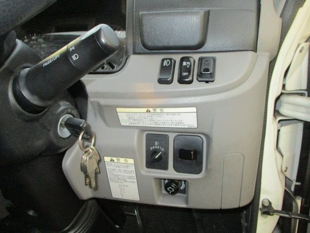 MITSUBISHI CANTER 2017 Image 31