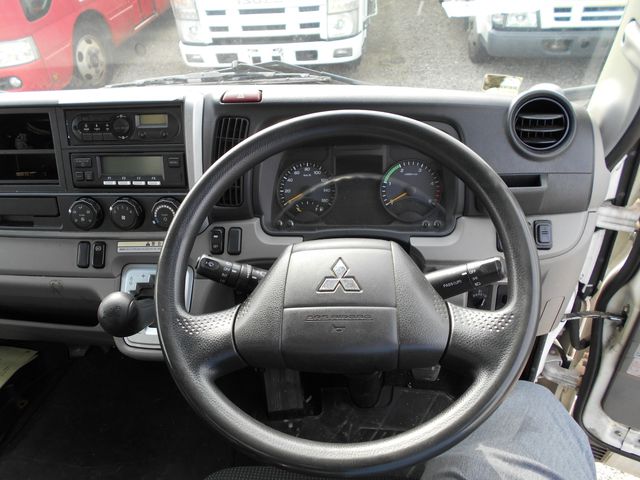 MITSUBISHI CANTER 2017 Image 31