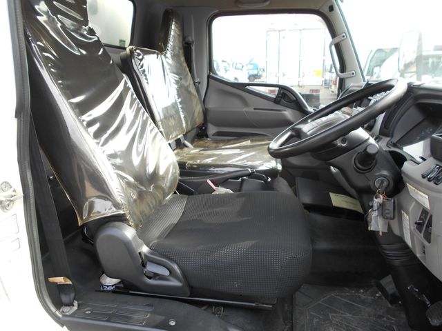 MITSUBISHI CANTER 2017 Image 31