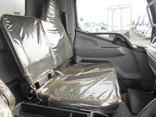 MITSUBISHI CANTER 2017 Image 31