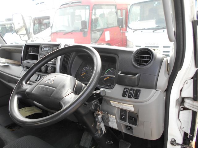 MITSUBISHI CANTER 2017 Image 31