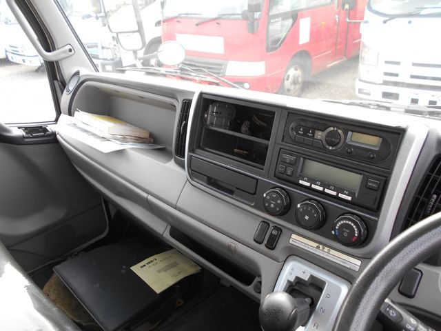 MITSUBISHI CANTER 2017 Image 31