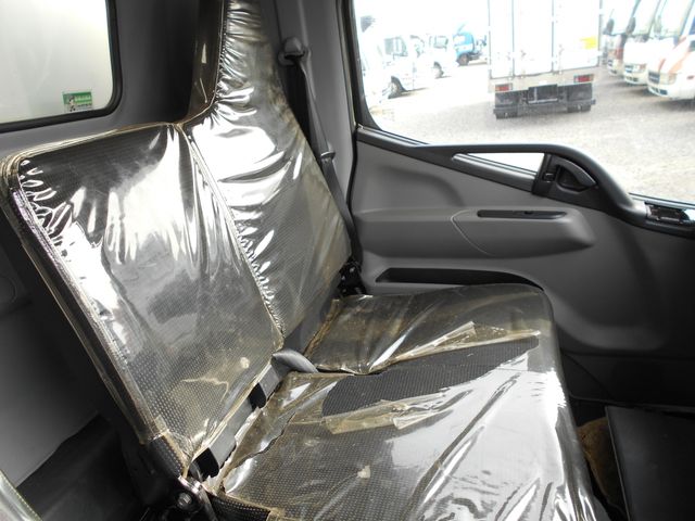 MITSUBISHI CANTER 2017 Image 31