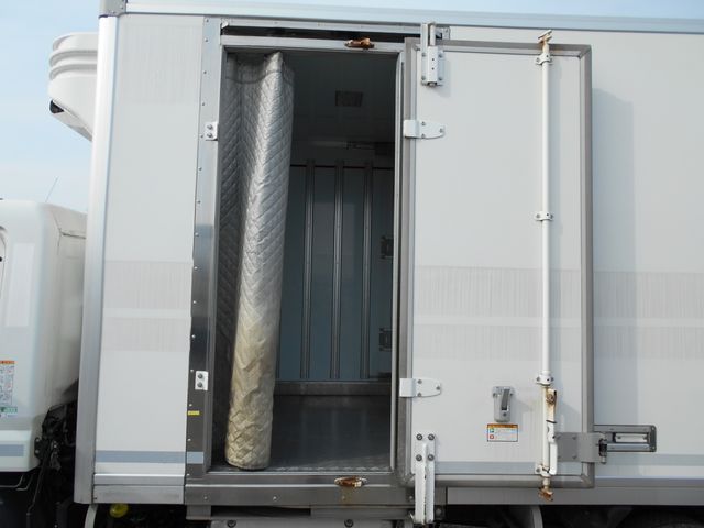 MITSUBISHI CANTER 2017 Image 31