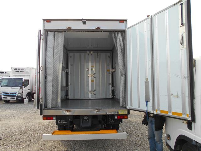 MITSUBISHI CANTER 2017 Image 31