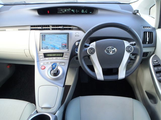 TOYOTA PRIUS 2013 Image 31