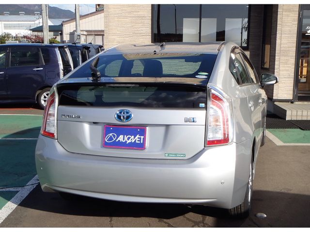 TOYOTA PRIUS 2013 Image 31