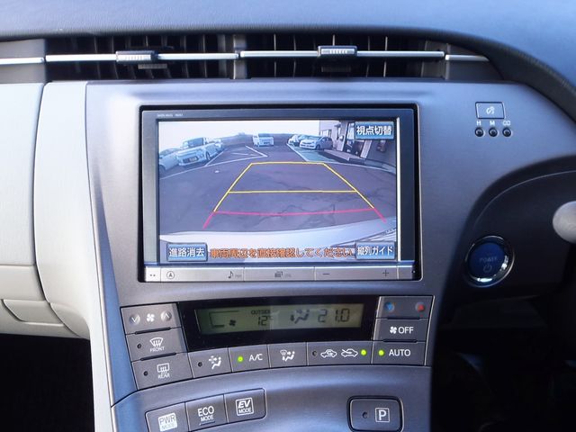 TOYOTA PRIUS 2013 Image 31