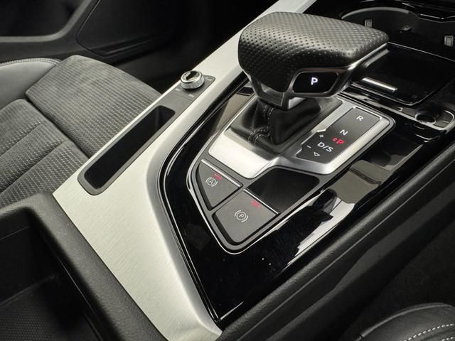 AUDI A4 2021 Image 31