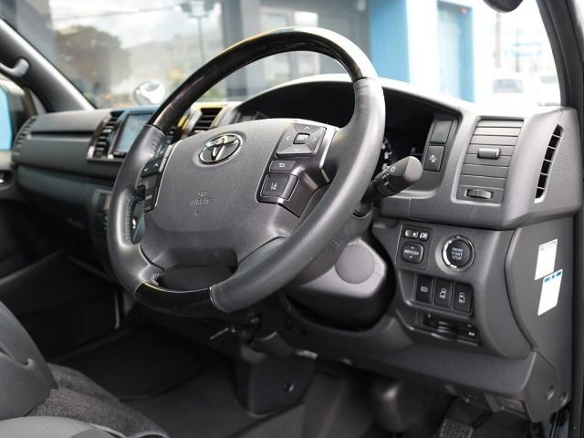 TOYOTA HIACE VAN 2WD 2024 Image 31