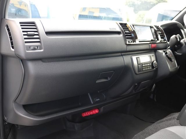 TOYOTA HIACE VAN 2WD 2024 Image 31