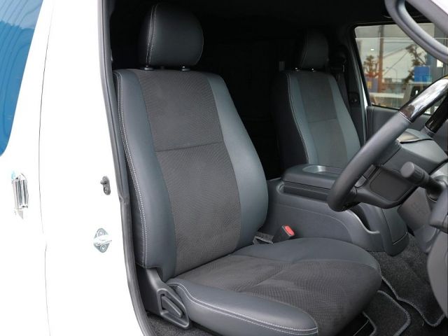 TOYOTA HIACE VAN 2WD 2024 Image 31