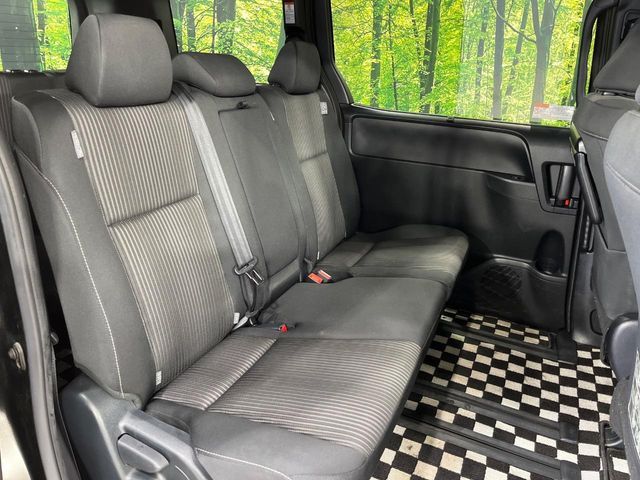 TOYOTA VOXY 4WD 2017 Image 31