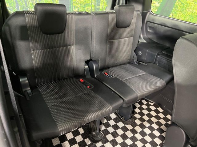 TOYOTA VOXY 4WD 2017 Image 31