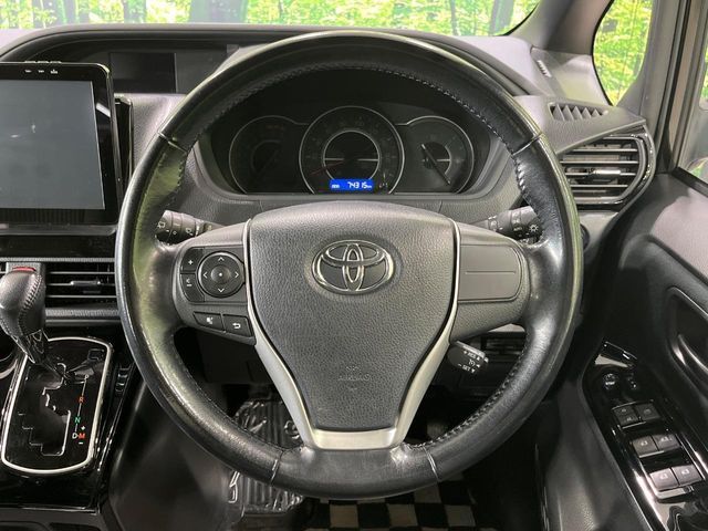 TOYOTA VOXY 4WD 2017 Image 31