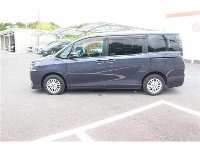 TOYOTA VOXY 2015 Image 31