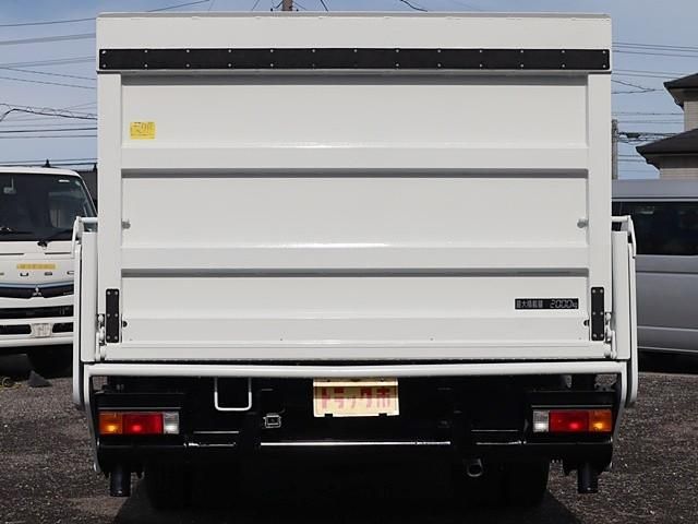 MITSUBISHI CANTER 2018 Image 31
