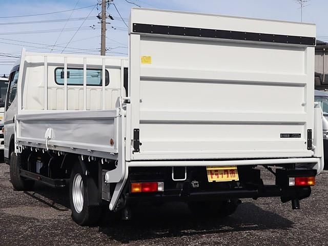 MITSUBISHI CANTER 2018 Image 31