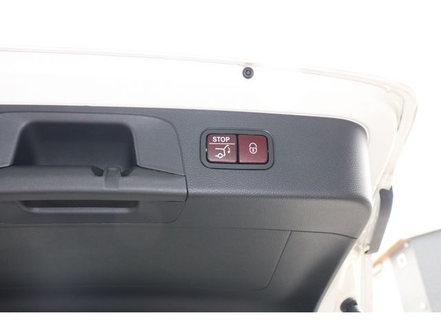 MERCEDES BENZ GLC CL 2018 Image 31