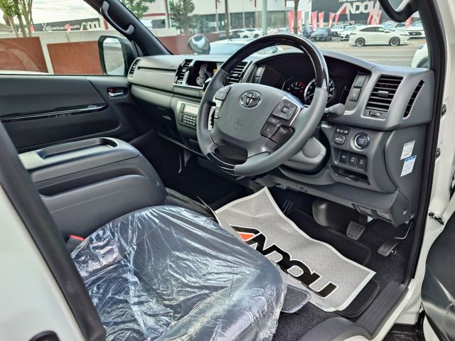 TOYOTA HIACE VAN 2WD 2025 Image 31
