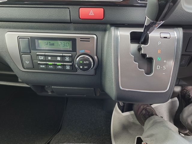 TOYOTA HIACE VAN 2WD 2025 Image 31