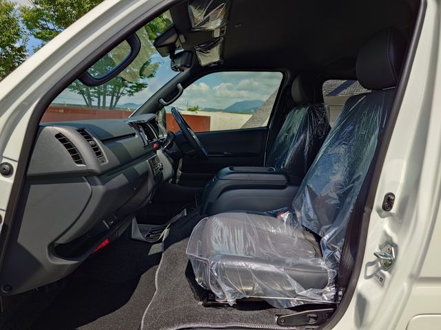 TOYOTA HIACE VAN 2WD 2025 Image 31