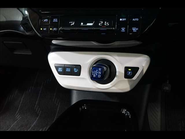 TOYOTA PRIUS 2018 Image 31