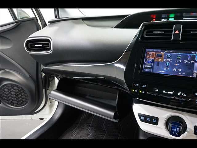 TOYOTA PRIUS 2018 Image 31