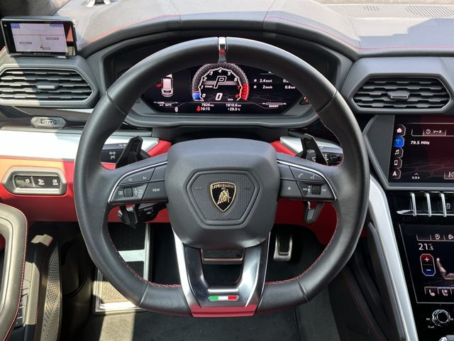 LAMBORGHINI URUS 2019 Image 31