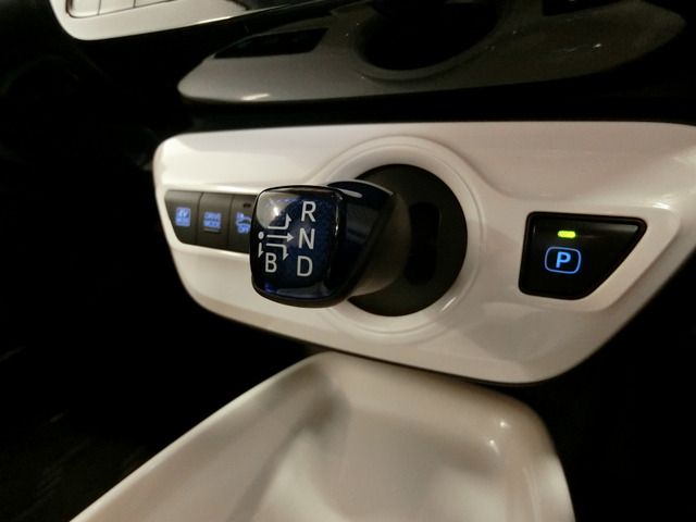 TOYOTA PRIUS 2016 Image 31