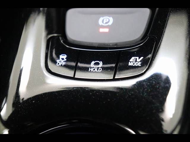 TOYOTA C-HR 2017 Image 31