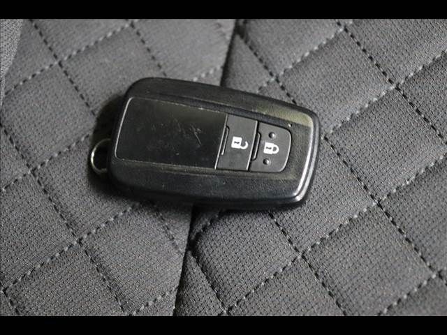 TOYOTA C-HR 2017 Image 31