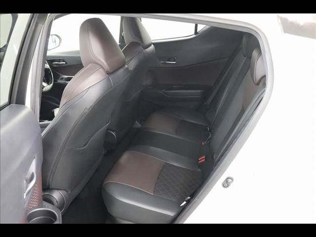 TOYOTA C-HR 2017 Image 31