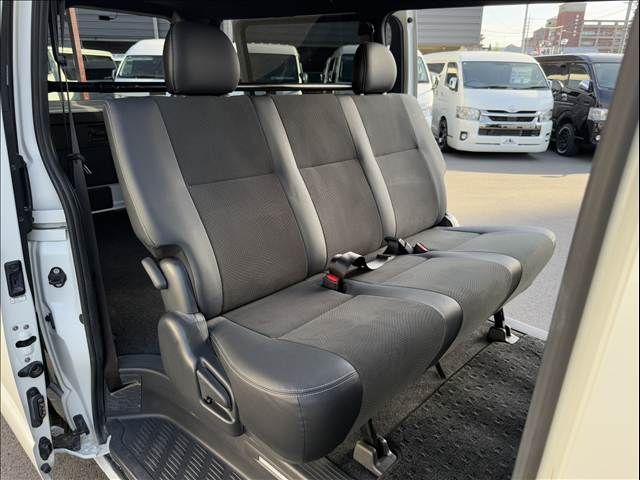 TOYOTA HIACE VAN 2WD 2019 Image 31