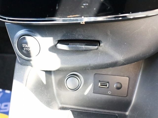 RENAULT LUTECIA 2014 Image 31