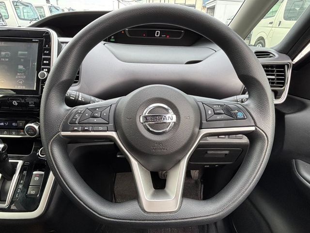 NISSAN SERENA  S-HYBRID 2016 Image 31