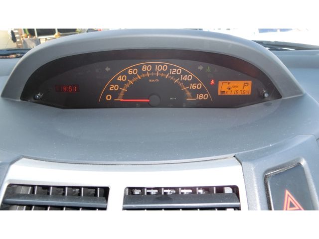 TOYOTA VITZ 2007 Image 31